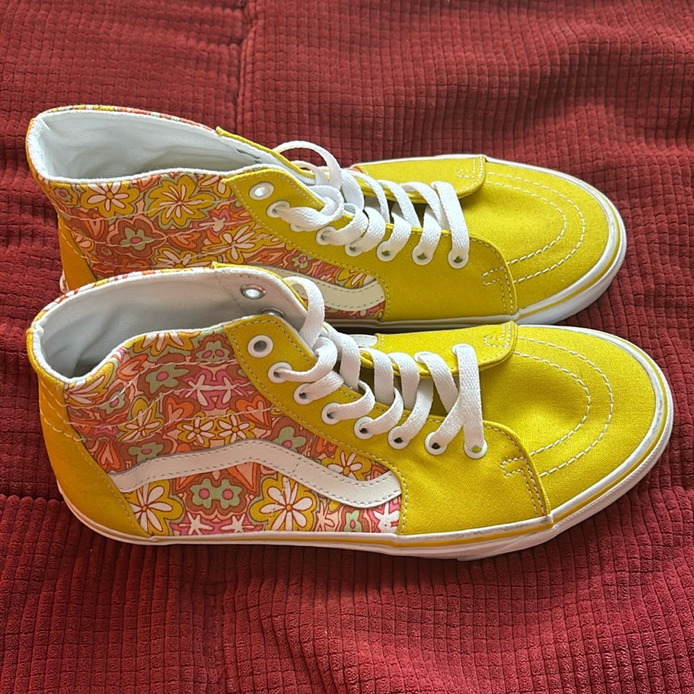 Groovy 70s hi-top Vans NWOT
